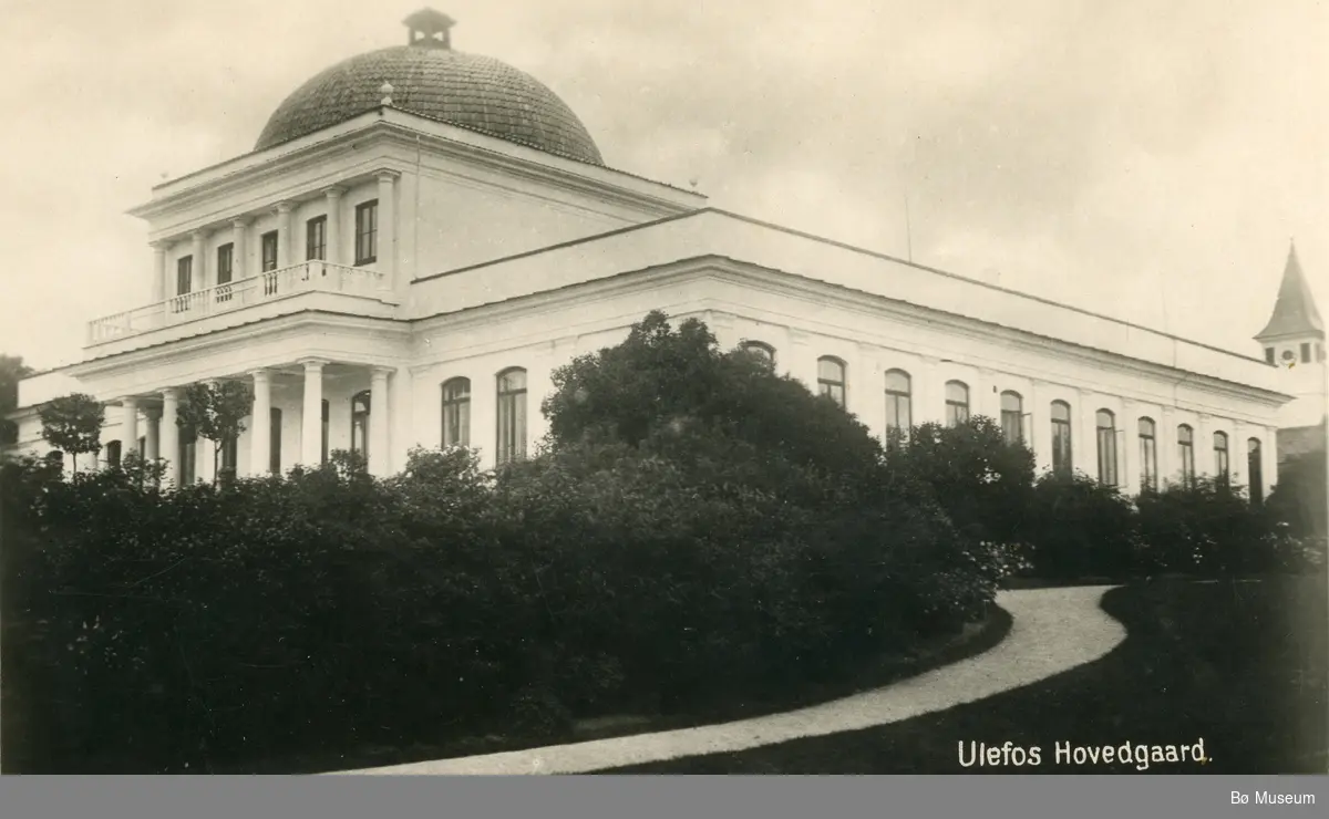 Postkort med bilkete av Ulefos hovedgård ca. 1913-1920