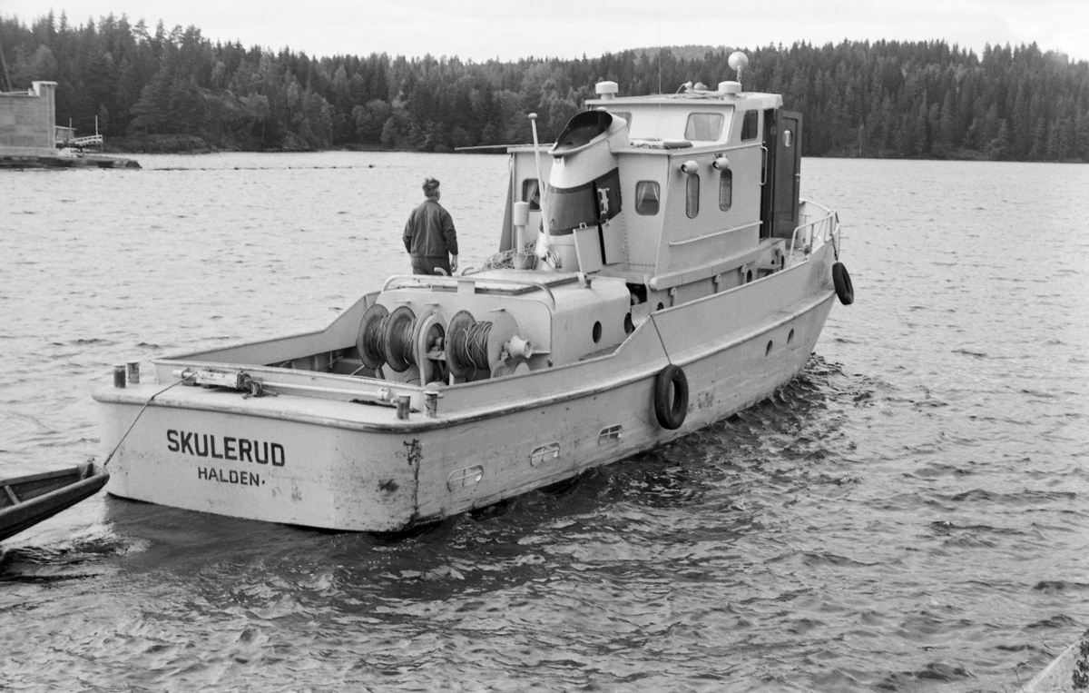 Tur til Haldenvassdraget 29. -30/8 1962. Slepebåten "Skulerud".