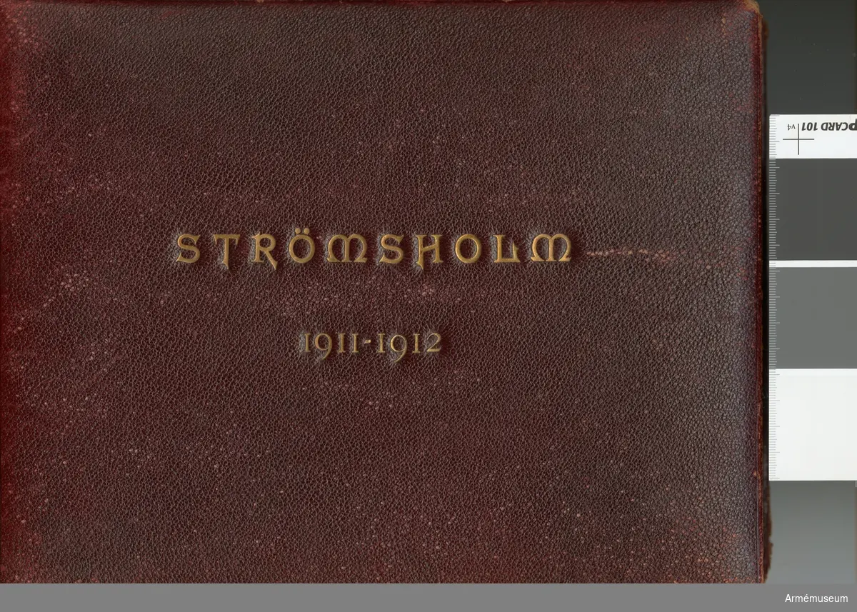 Fotoalbum med bilder från Ridskolan på Strömsholm åren 1911-1912.