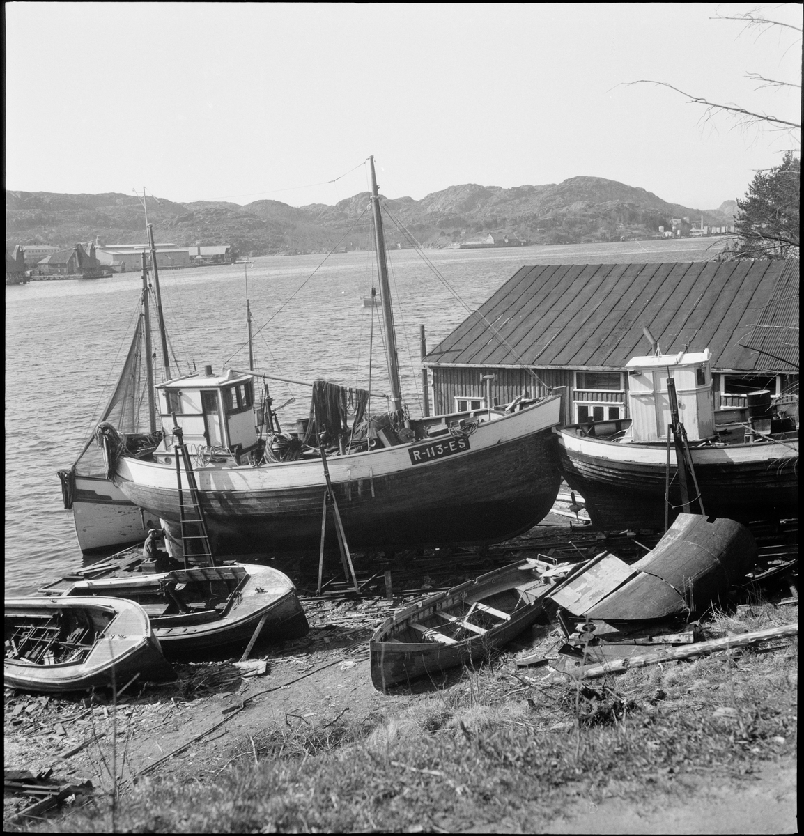 Båter på land ved Welles båtbyggeri i Varbergveien i Egersund.