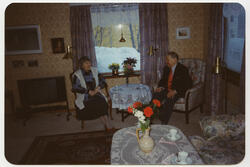 Johanne og Sigurd Løkken i sin stue i Hammerfest