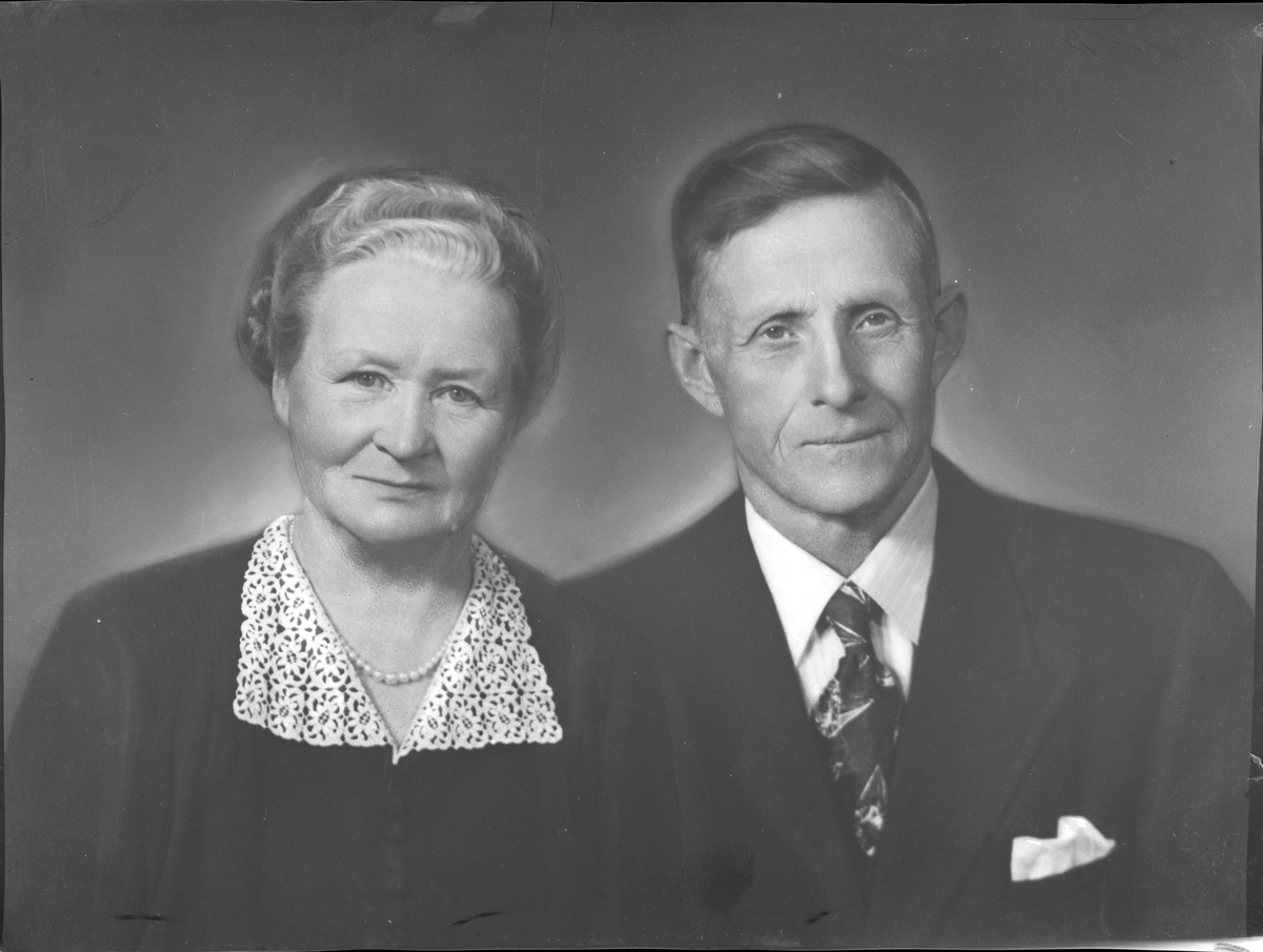 Olaf Kristian Høybakken med kone og barn