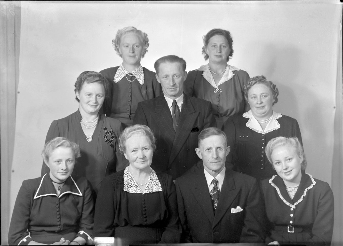 Olaf Kristian Høybakken med kone og barn
