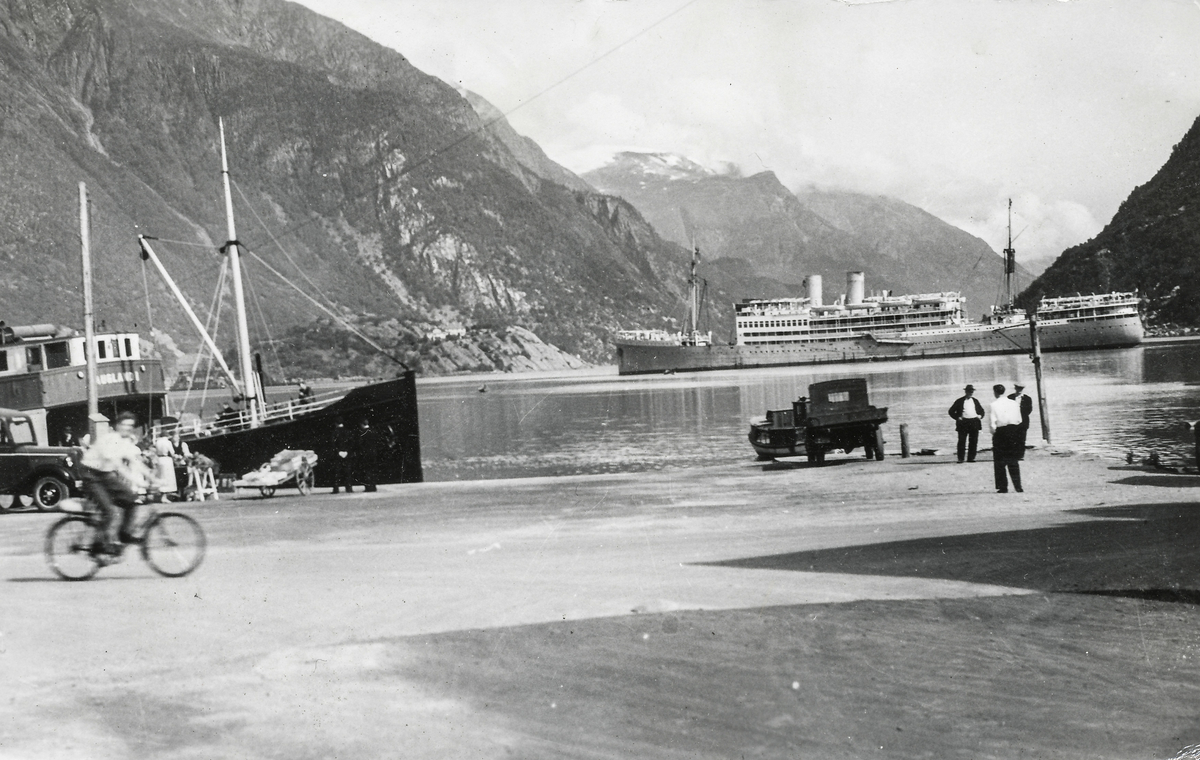 Passasjerskip i Odda hamn på byrjinga av 1930-talet.