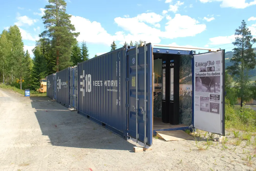 Container med utstillingen E18 inne i seg.