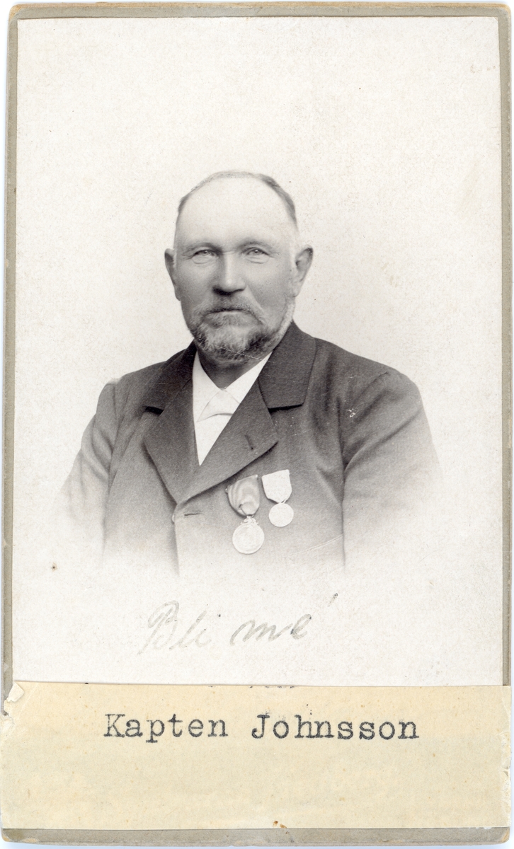 Text på kortets baksida: "Bli mä". Emanuel Jonsson F. 1836 d.1909. Befh. på Viken".
