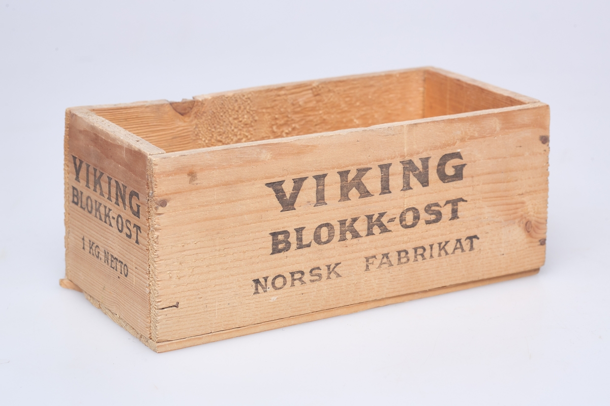 Treeske for frakt av pakker med Viking blokk-ost. Esken har ikke lokk.