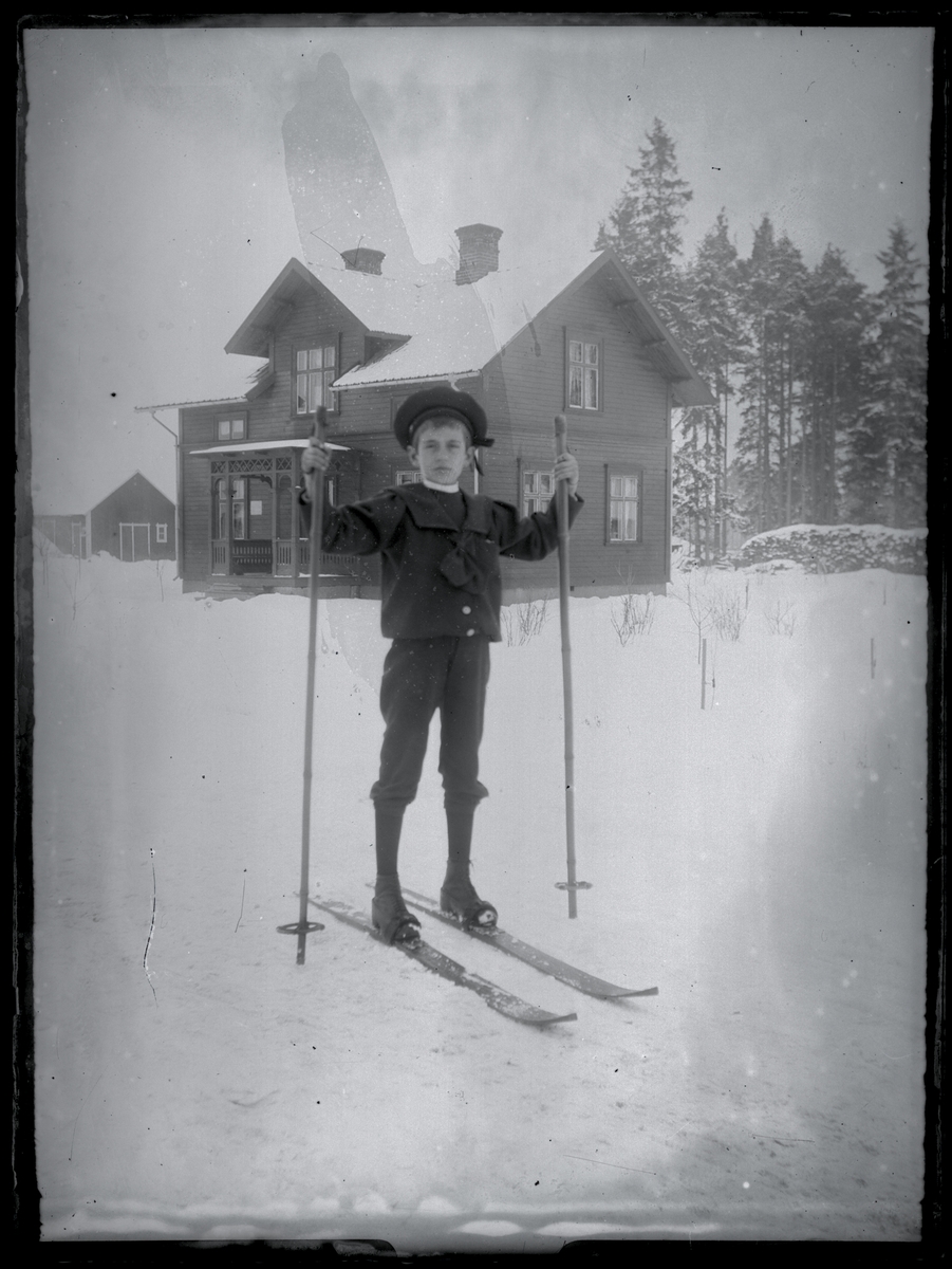 Anton Ward åker skidor