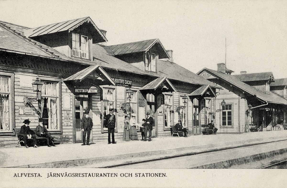 Alvesta gamla järnvägstation med järnvägsrestaurang. Tidigt 1900-tal.