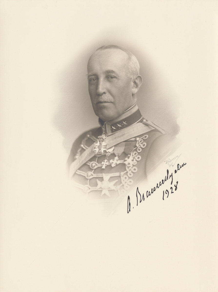 Porträtt av Axel Braunerhjelm, överste och chef för Kronprinsens husarregemente K 7.
