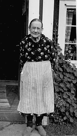 Johanna Eriksson f 1862 i Älgsjön, Södra Finnskoga d 1962. Finsktalande