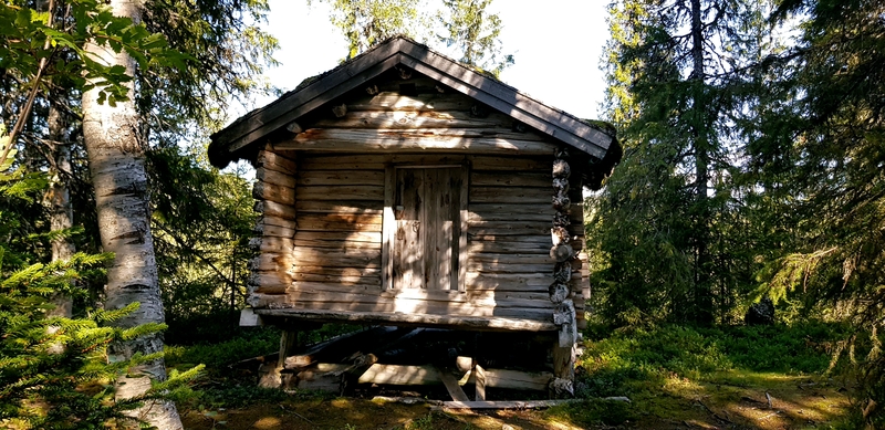Buvrie, buret ved Gressåmoen fjellgård har tilhørt Elen og John Eliassen.