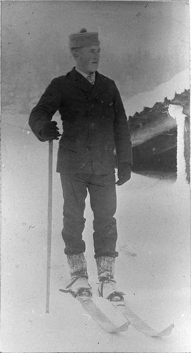 Halvor N. Kvisle på ski. Antagelig rundt 1910-20.