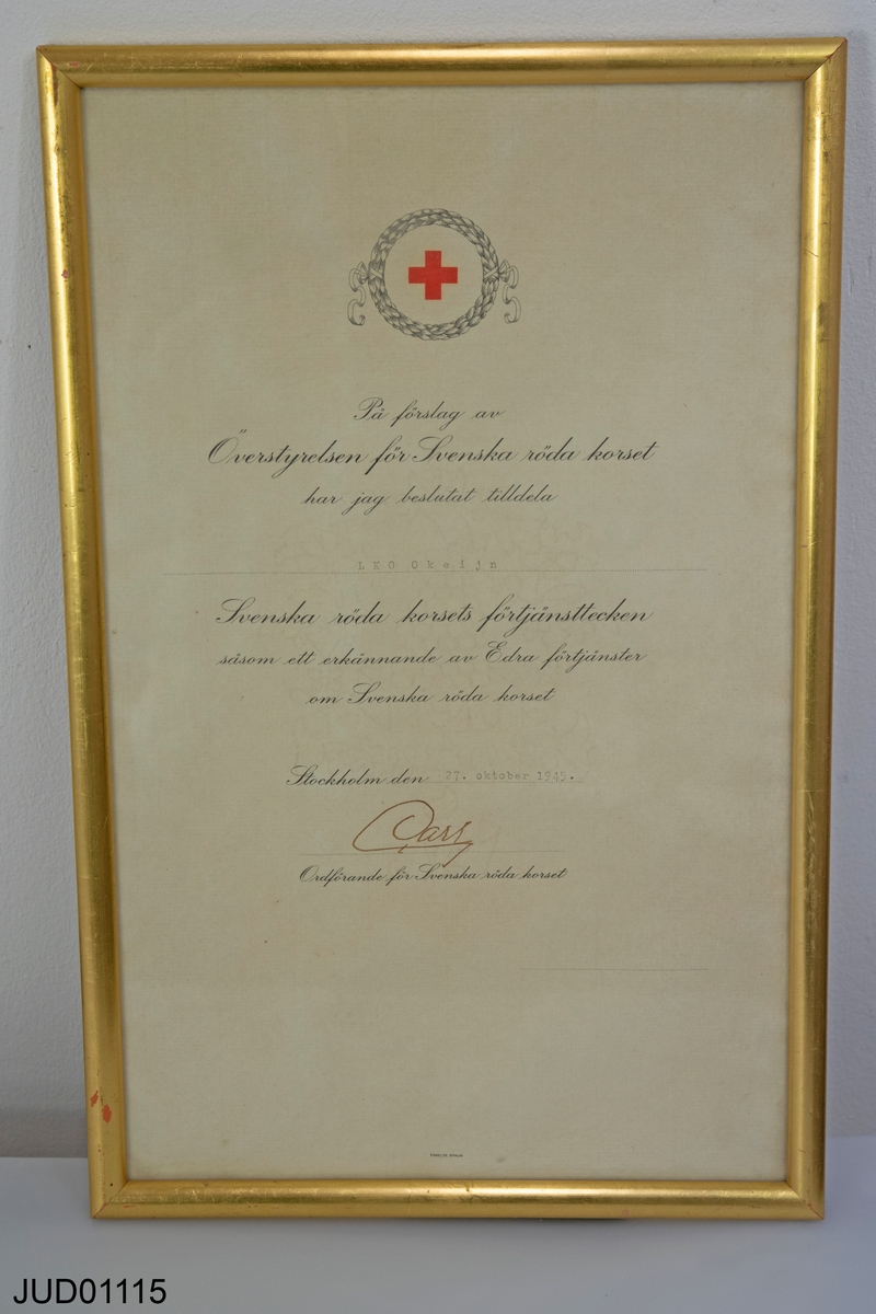 Förtjänsttecken från Röda Korset till LKO O'Keijn för insatser under andra världskriget.