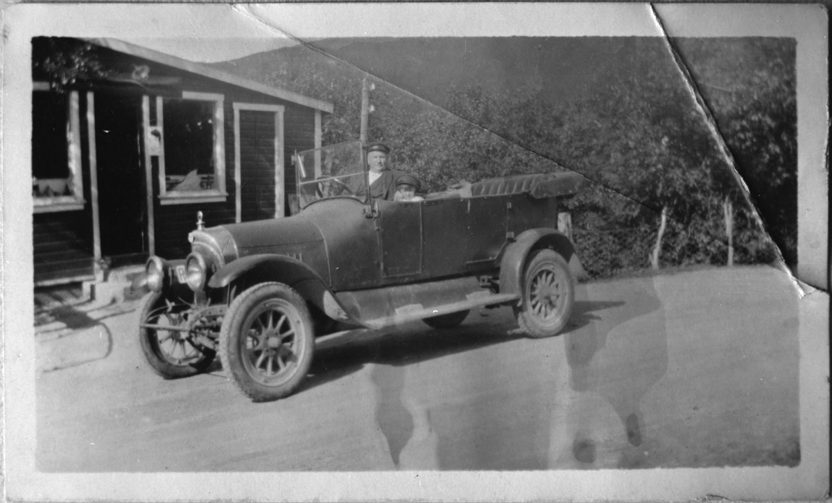 Ny bil, Auastad i Etne, ca. 1925-35.