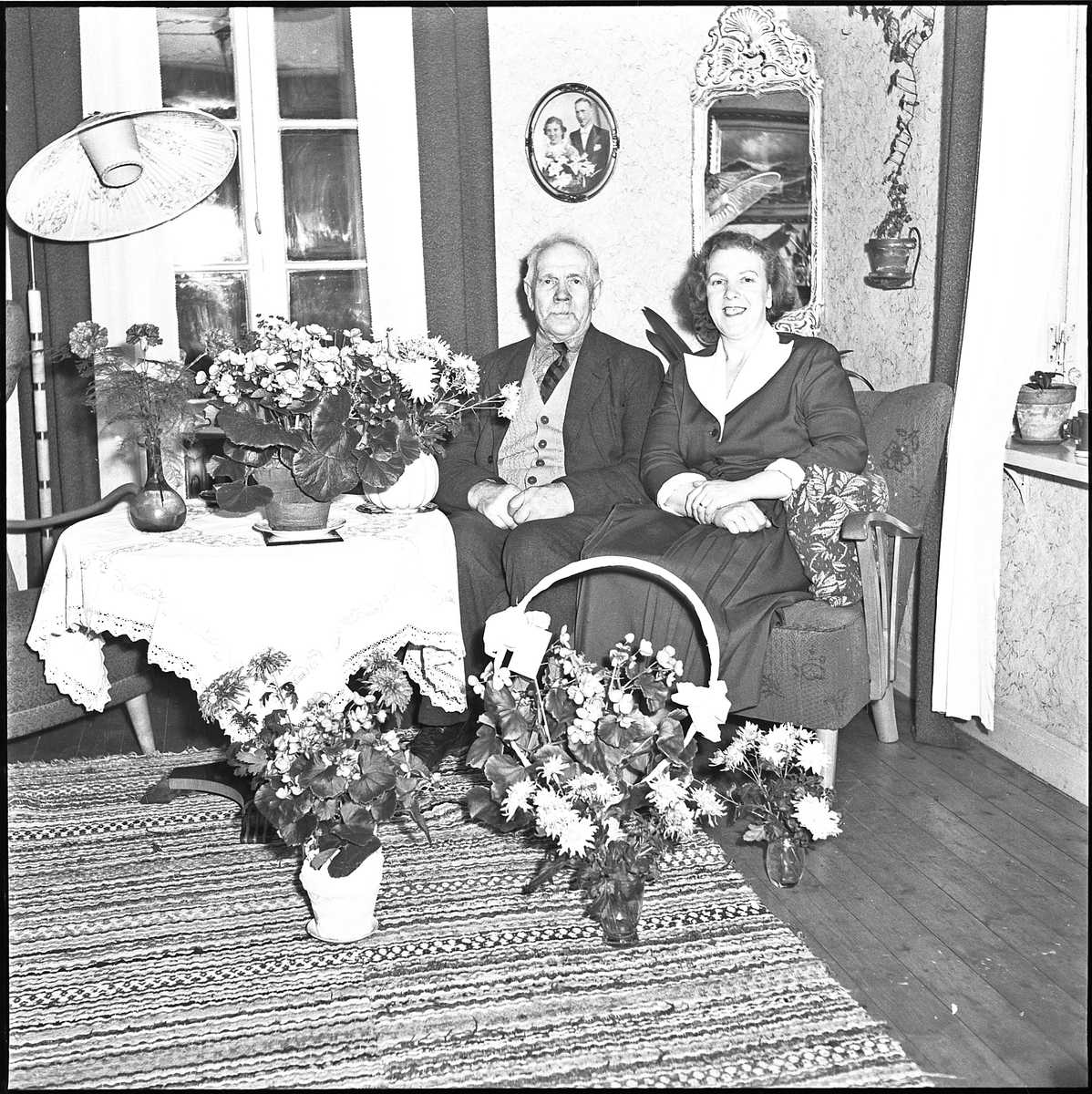 Födelsedagsbild, okänt par i Rödene. Nov 1951
