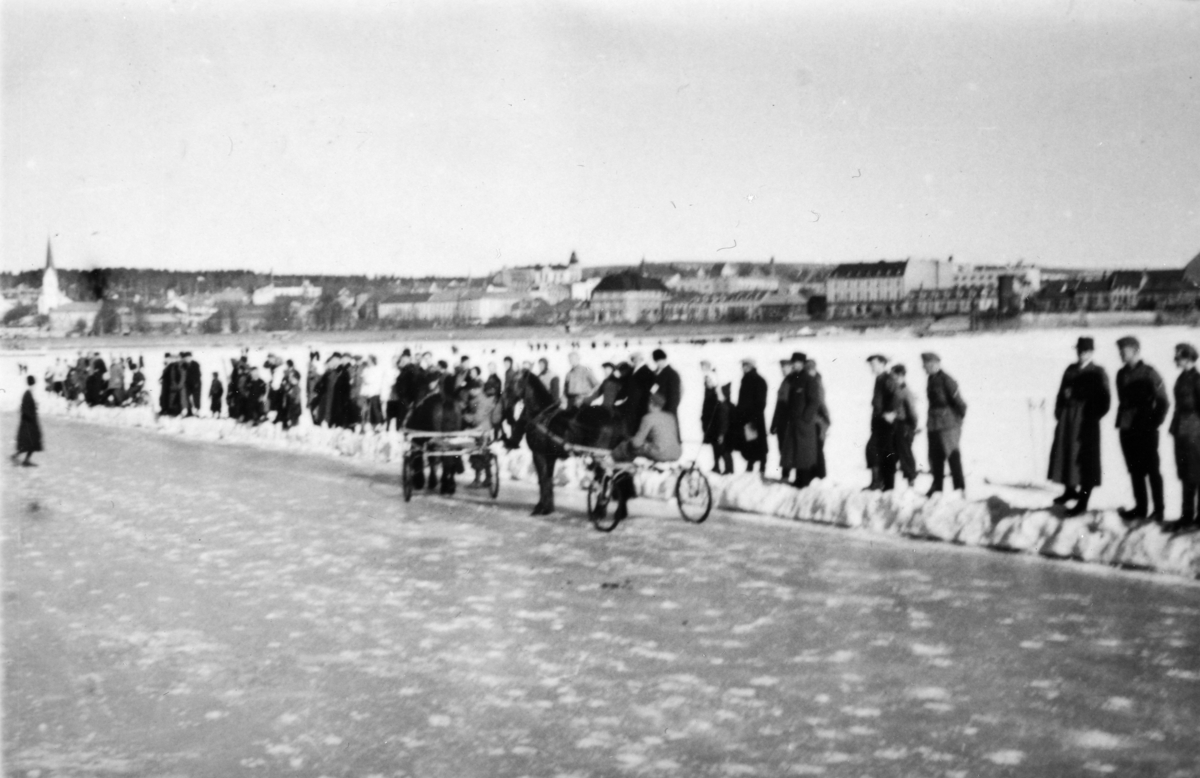 Travløp på Mjøsisen, Hamar under 2.verdenskrig.