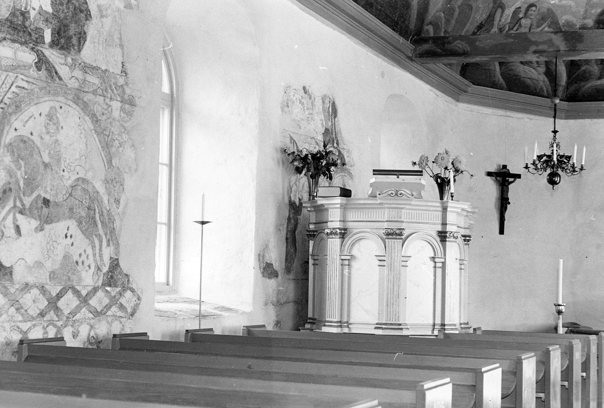 Stråvalla sn. Stråvalla kyrka. Predikstolen efter restaureringen, 1964.