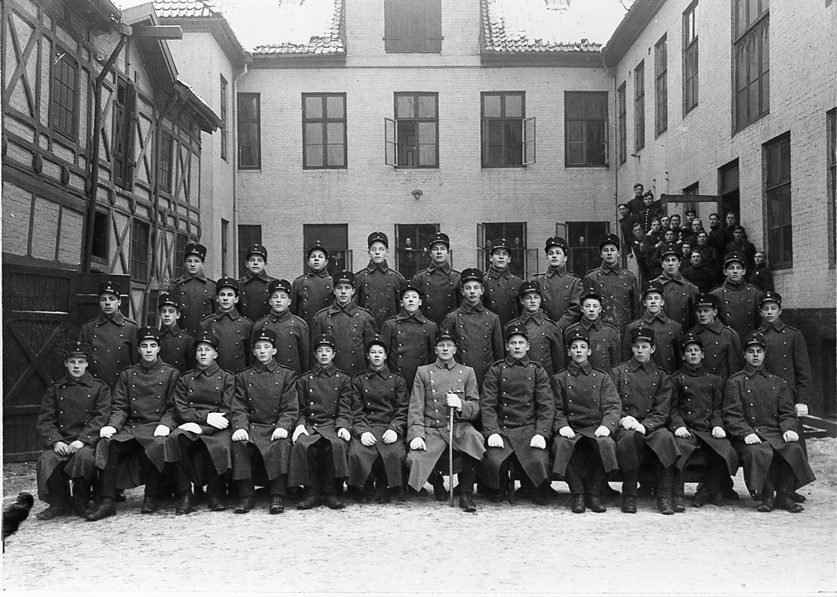 Underoffiserer ved krigsskolen, rundt 1919.
