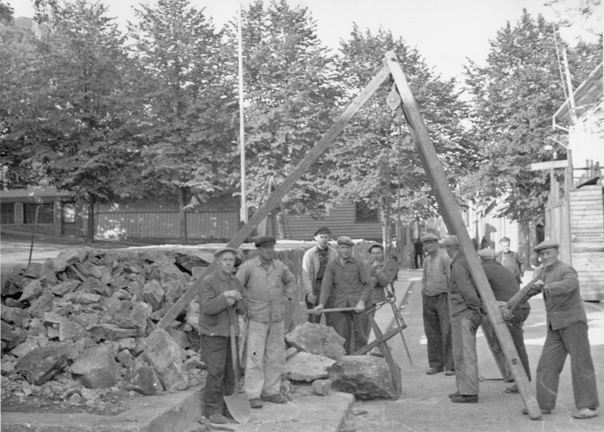 Sperremuren ved Parken fjernes, 1. juni 1945.