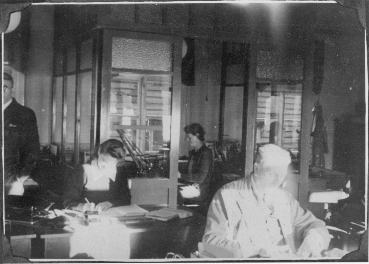Fayancefabrikkens kontor, ca. 1946.