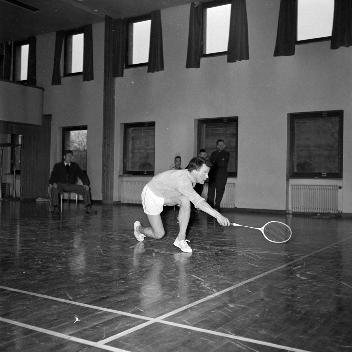 Badmintonturnering i brannstasjonens gymnastikksal