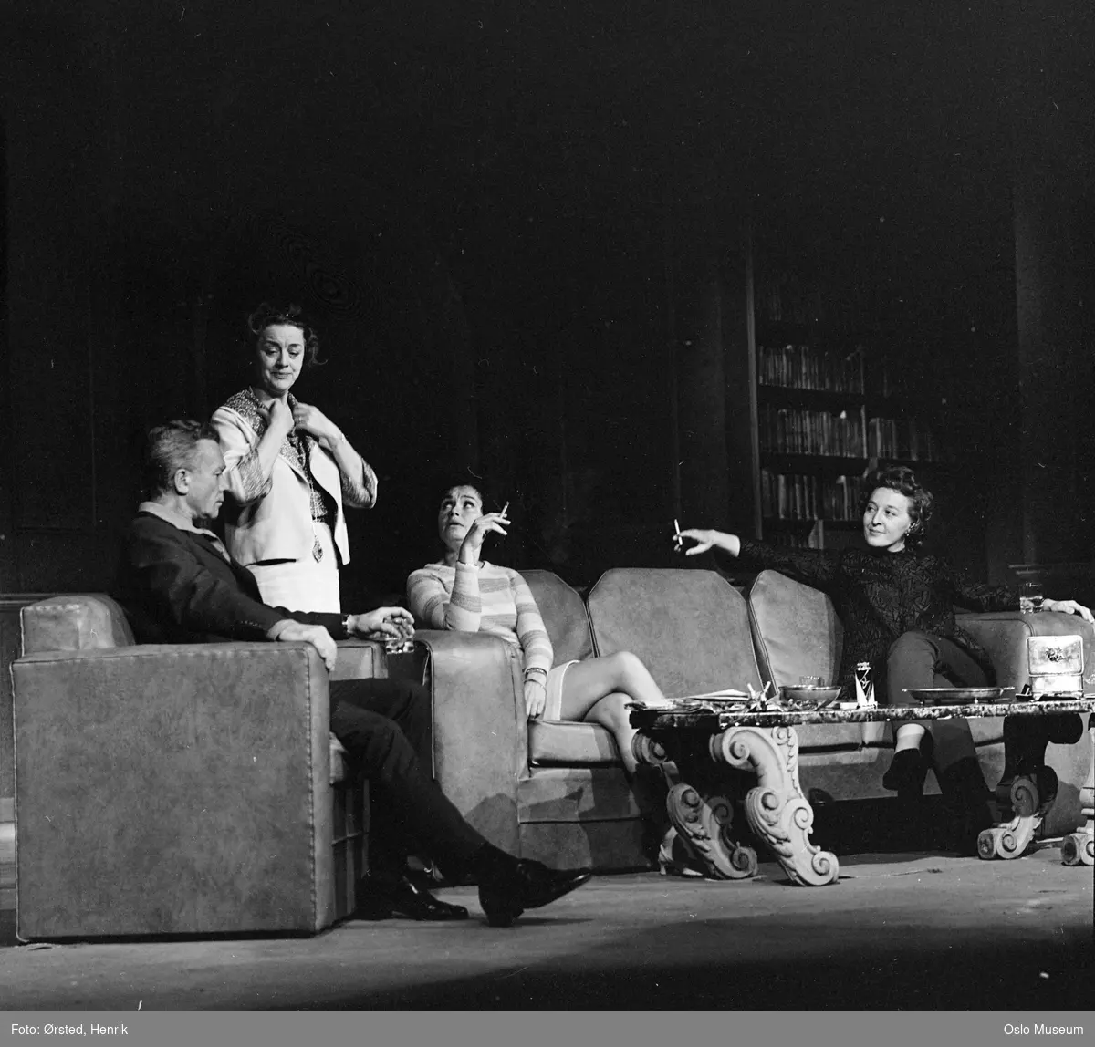 Nationaltheatret, sceneprøve, "Balansegang" av Edward Albee, skuespillere, sigarettrøyking