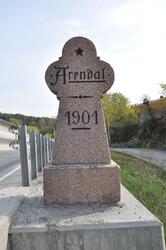 Grensestein for tidligere kommunegrense i Arendal ved Fylkes