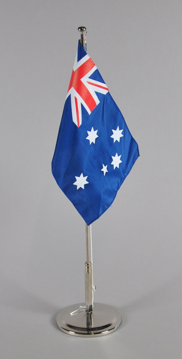 Bordflagg fra Australia. Storbrittanias flagg i øverste hjørne mot stangen, sammen med fem hvite stjerner på mørkeblå bakgrunn.