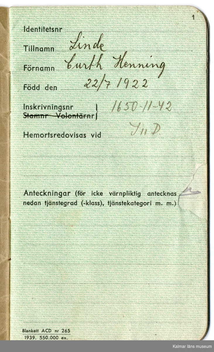 KLM 46497:2. Terminslönebok, papper, färg. Terminslönebok med beige pärm innehållande flera gröna sidor med tryckt text i svart samt noteringar om utbetald lön för Skotte Linde. Text framsida: TERMINSLÖNBOK för 1650-11-42 Identitetsnummer.