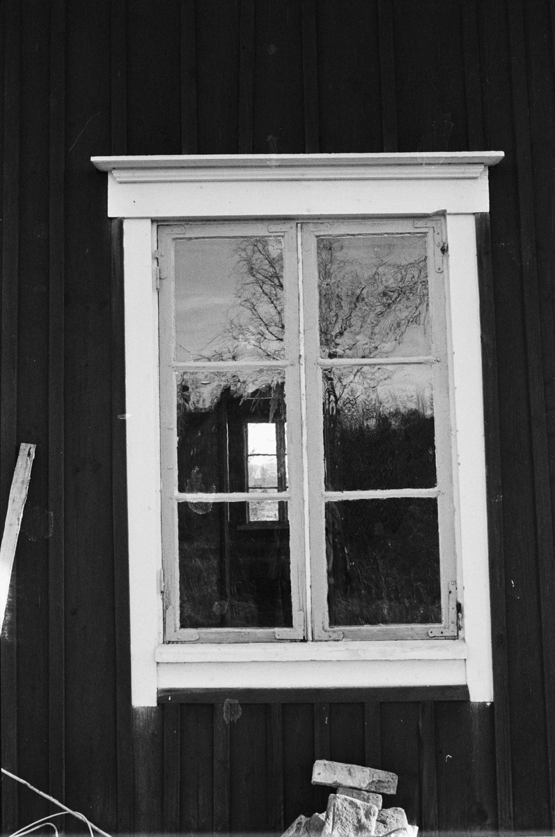 Fönster i bostadshus, Slavsta 11:30, Uppsala, Uppland 1978
