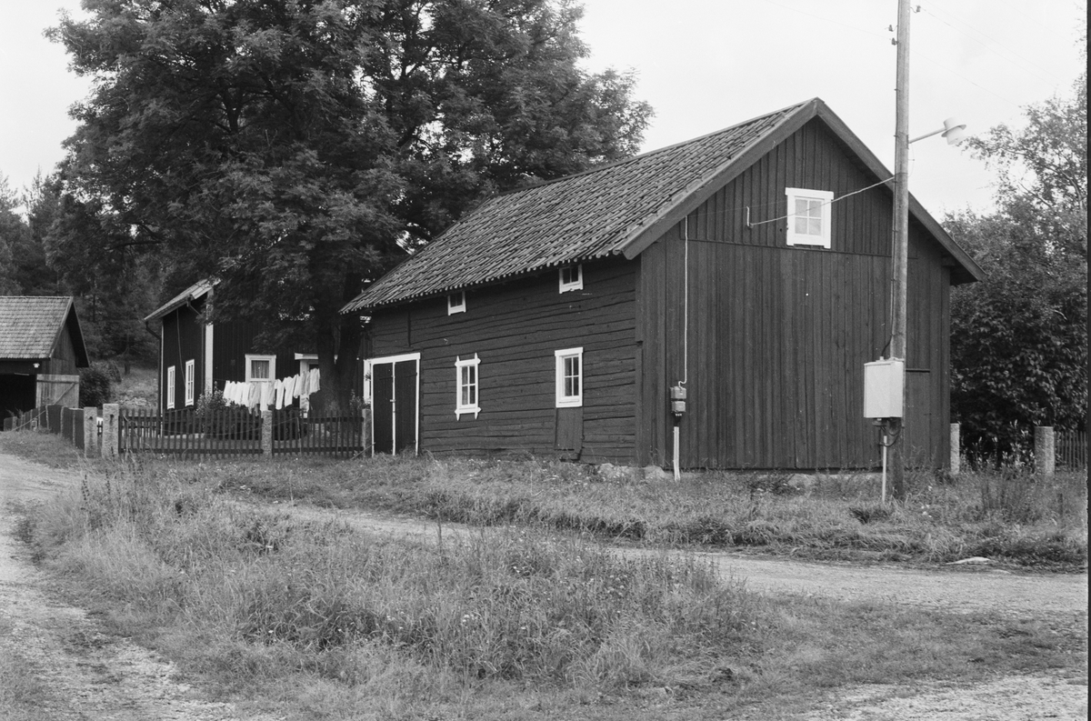 Bostadshus och bodar, Fiby S:1, Karbo, Vänge socken, Uppland 1984