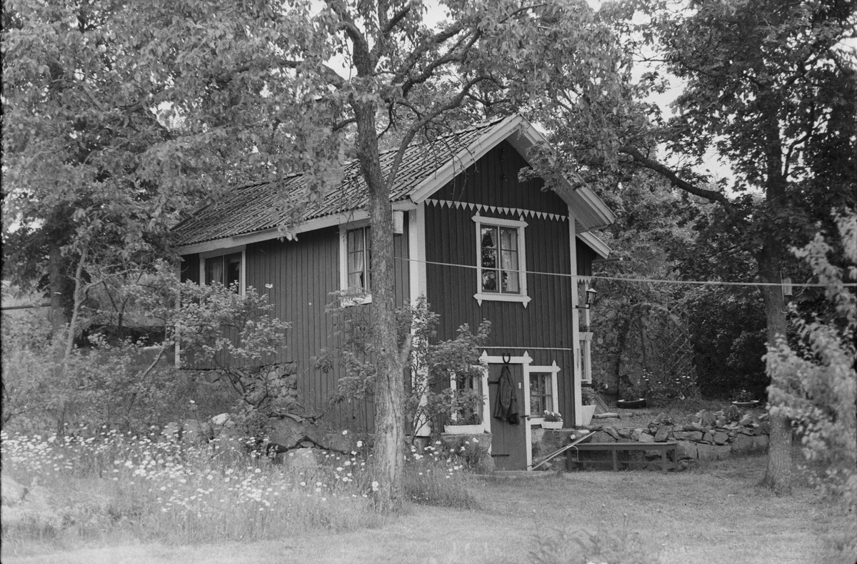Stuga, Almby 2:2, Johannelund, Vänge socken, Uppland 1975