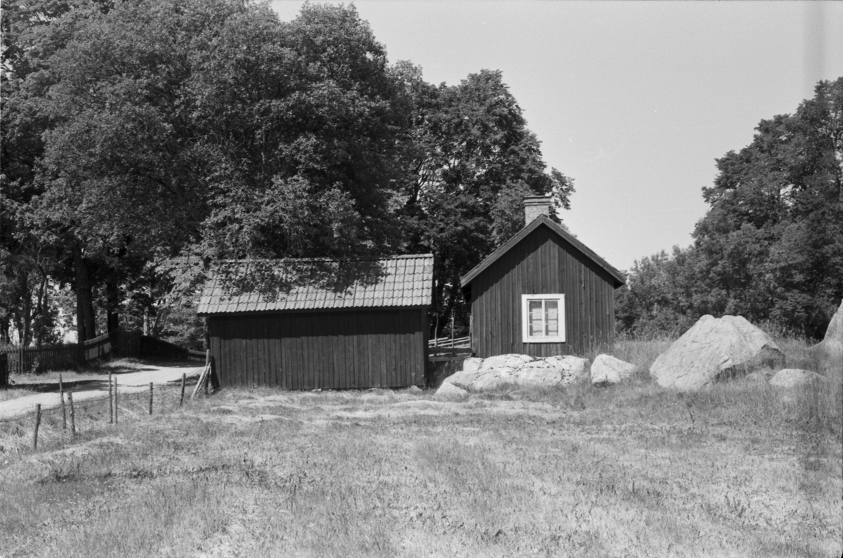 Garage och tvättstuga, Ekeby 6:1, Ekeby by, Vänge socken, Uppland 1975