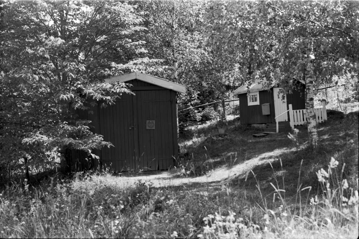 Redskapsbod och lekstuga, Ekeby 6:2, Soldattorpet, Vänge socken, Uppland 1975