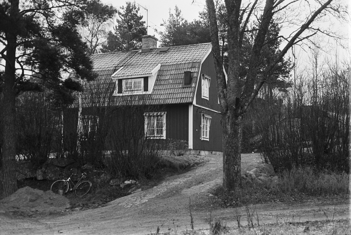 Bostadshus, Lörsta 1:5-1:6, Sandberget, Uppsala-Näs socken, Uppland 1984