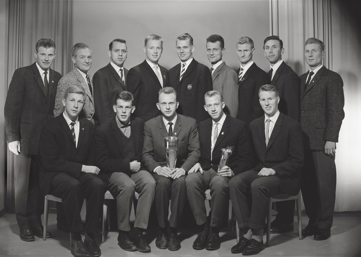 Gjøvik/Lyn , spillere og ledere med kongepokal 1962