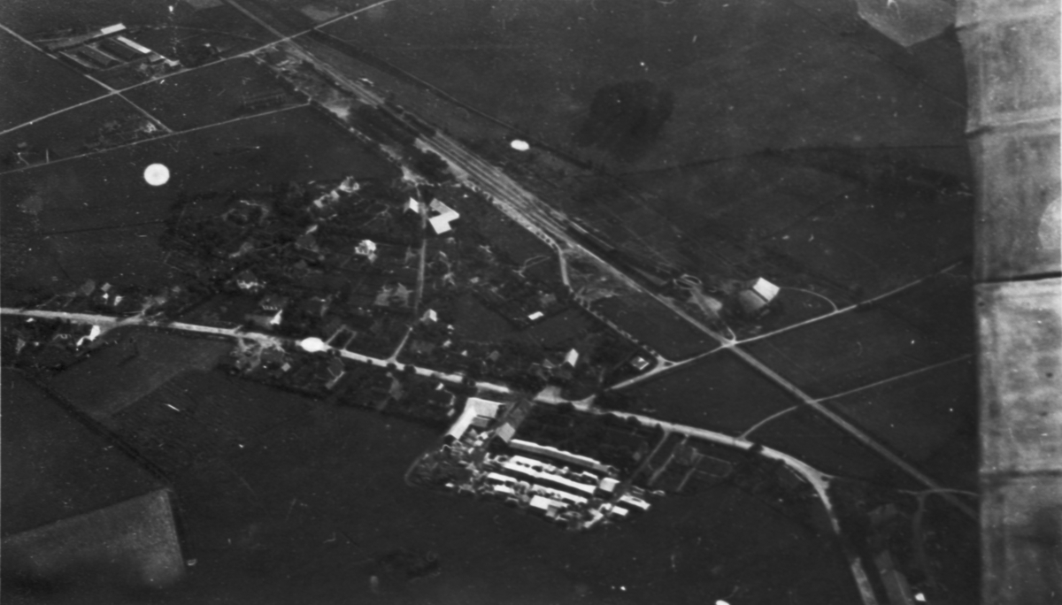 Flygfotografi av okänd ort, ca 1930.