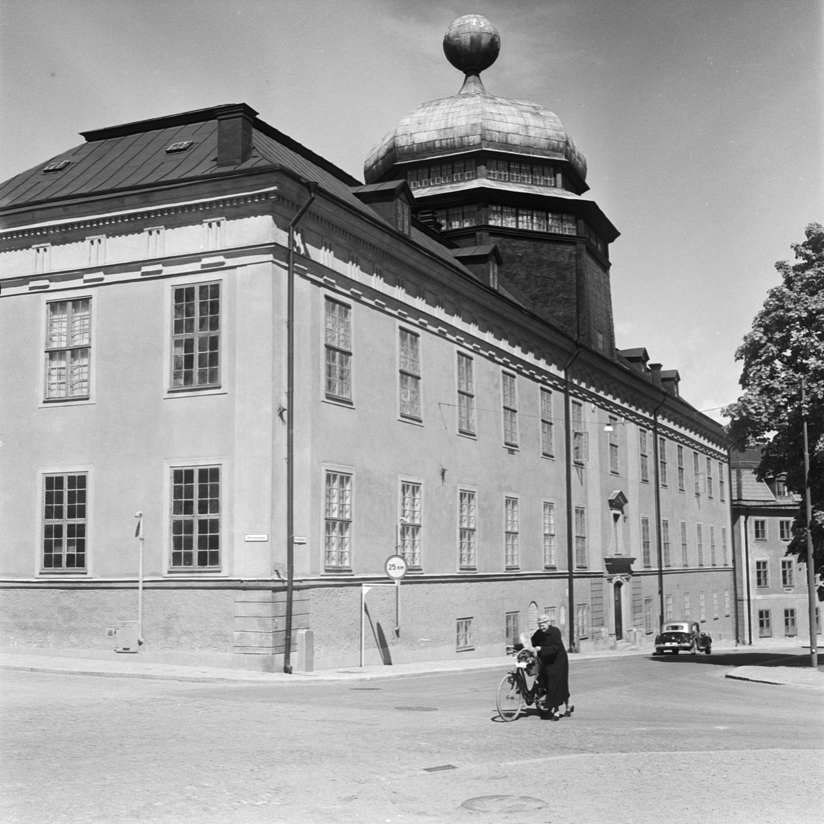 Gustavianum, sett från Dekanhuset, Uppsala 1958 - Upplandsmuseet /  DigitaltMuseum