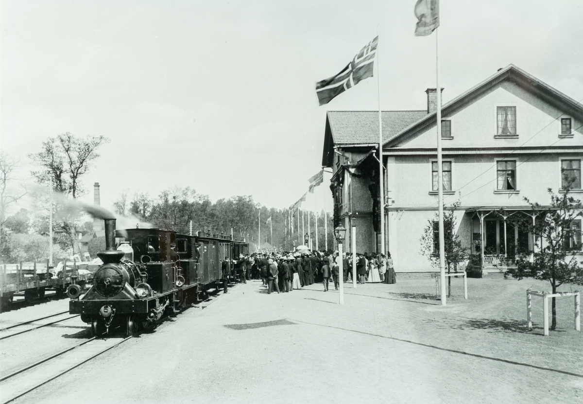 Skyllbergs bruk, Skyllbergs station.
Kungabesök vid Skyllbergs bruk 1898. 
Lok 24.