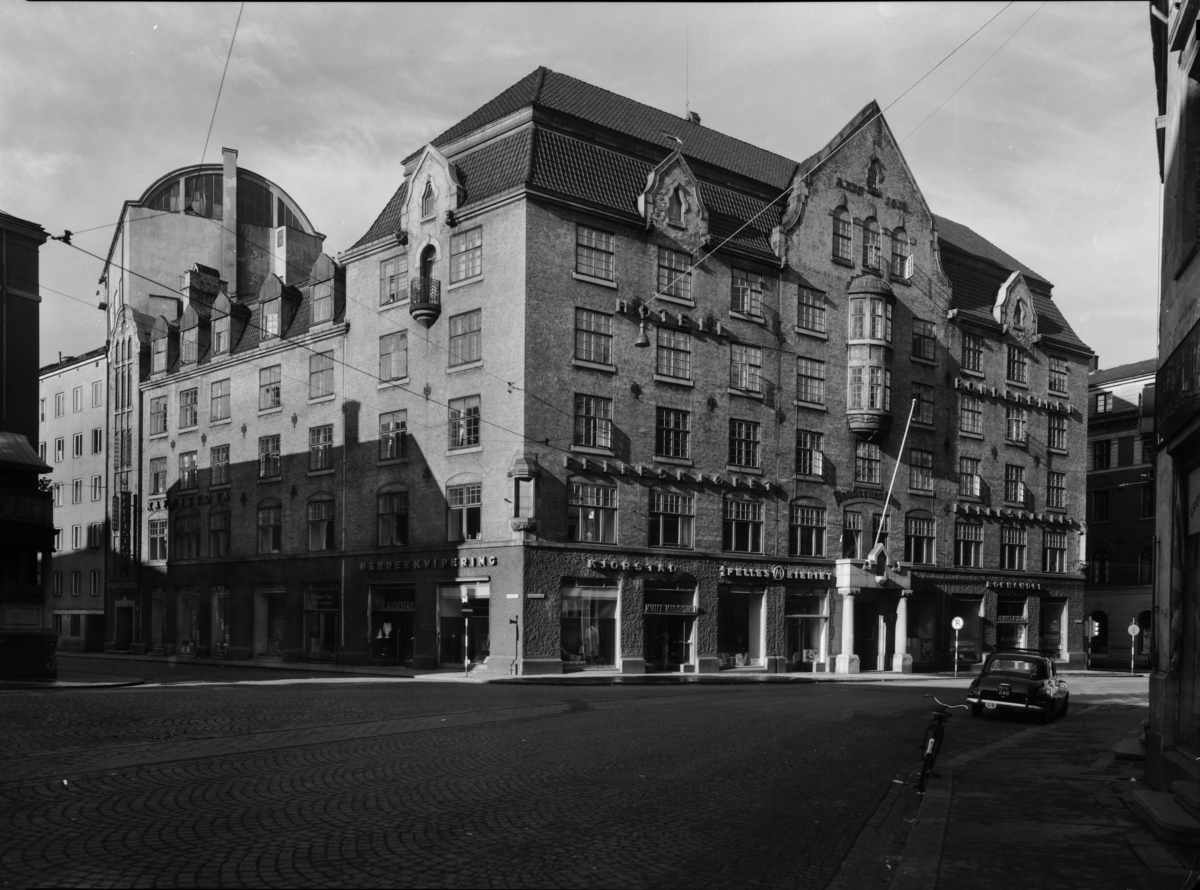 Bøndernes hus med Hotell Bondeheimen i Oslo, fra 1913. Bygningen, som er tegnet i nordisk nybarokk, ble tildelt Sundts premie i 1914.