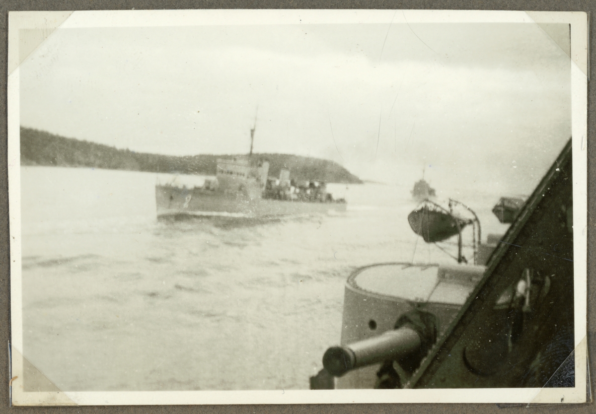 Bilden visar jagaren Nordenskjöld till sjöss.