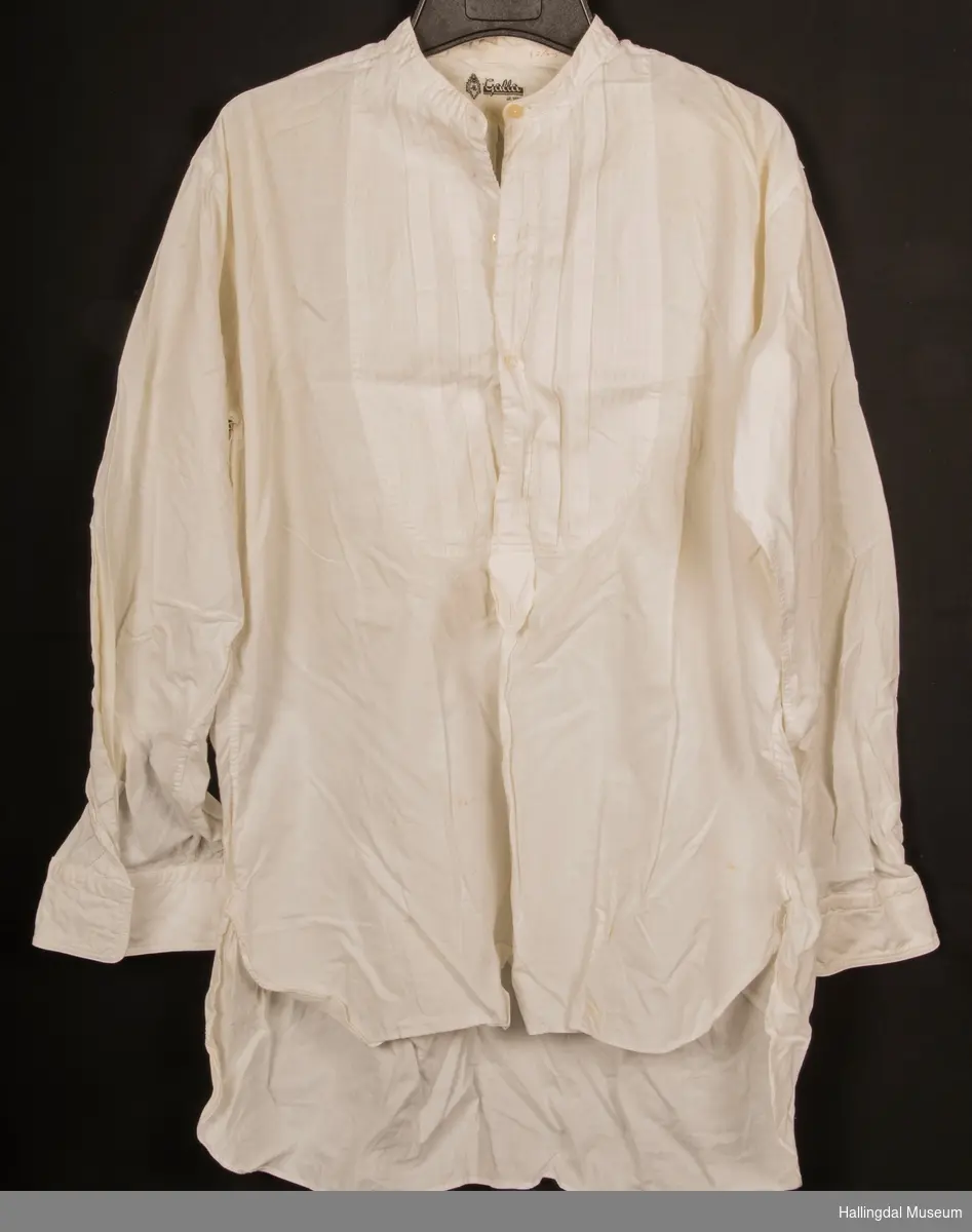 Hvit herreskjorte i bomullslerret og bomullsateng, smokingskjorte