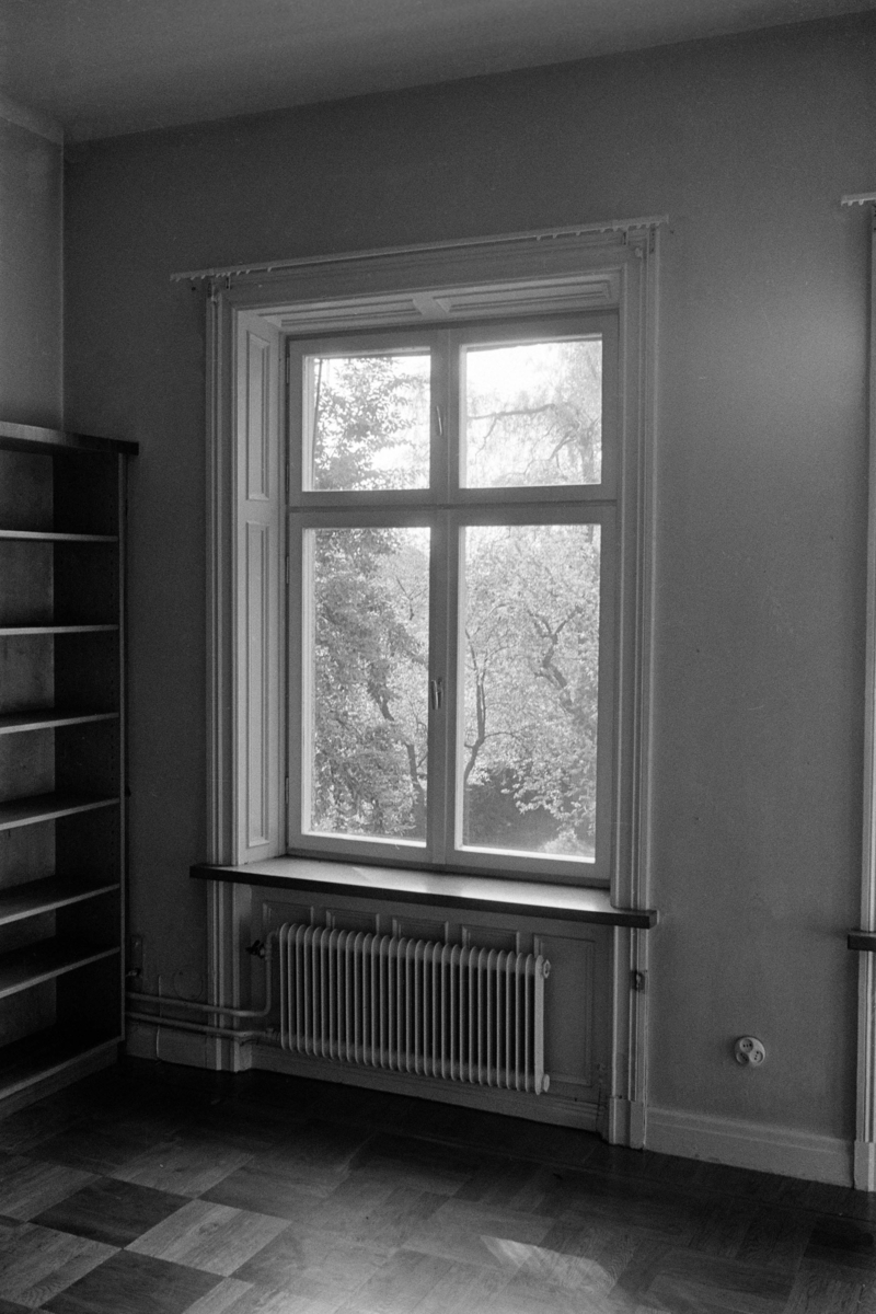 Exteriöra och interiöra bilder av Tingshuset på Kristingagatan 15 i Västerås. Bilderna är tagna i samband med stadsbyggnadskontorets byggnadsminnesinventering under 1970-talets första hälft.