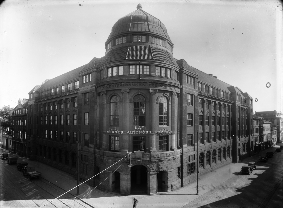 Centralbanken for Norge, tidligere bank opprettet 1900 i Kristiania for å tjene som fellesbank for forretningsbanker utenfor hovedstaden. 