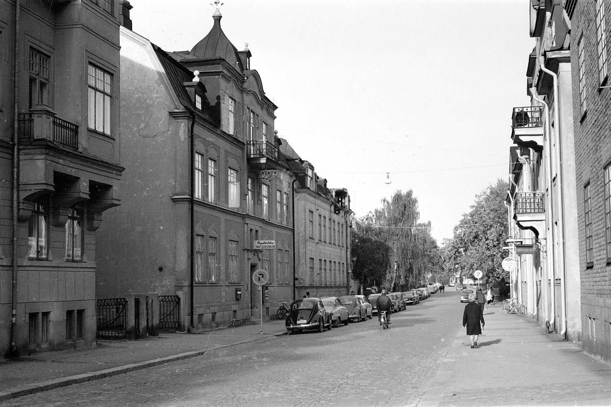 Engelbrektsgatan mot norr i korsningen med Utanbygatan. Fastigheten 3:e huset på vänster sida