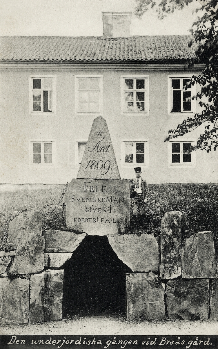 Den underjordiska gången vid Braås herrgård., ca 1900.