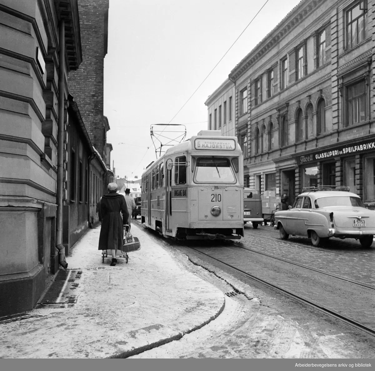 Majorstuatrikken, som kjørte ruten Majorstua, Stortorvet, Østbanen, Etterstad. Vognmannsgata ved Persgangen. 1959 - 1963.