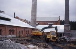 Vedlikeholdsarbeid ved de gamle fabrikklokalene etter Klevfo