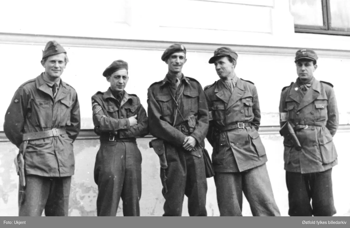 Milorg i Sarpsborg-distriktet mai 1945. Ukjent gruppe menn i uniform.